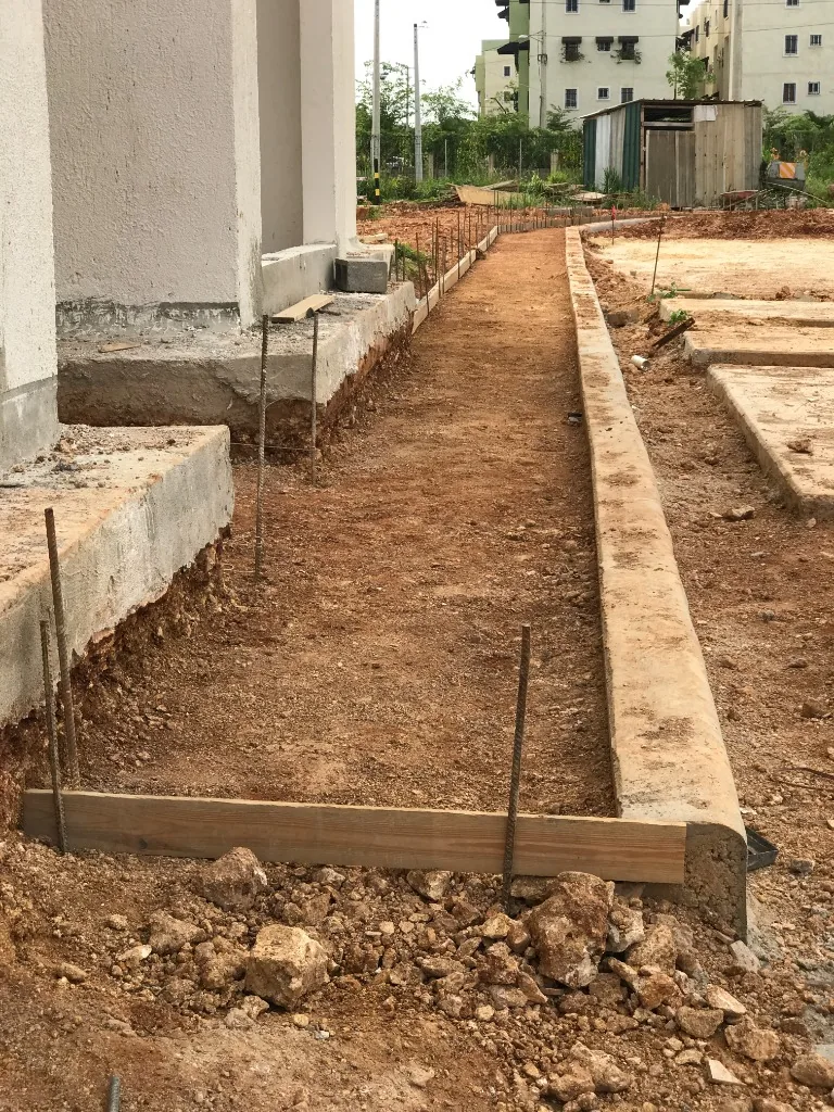 Replanteo, excavación de zapatas y preparación de cimentación en obra real MORFAB